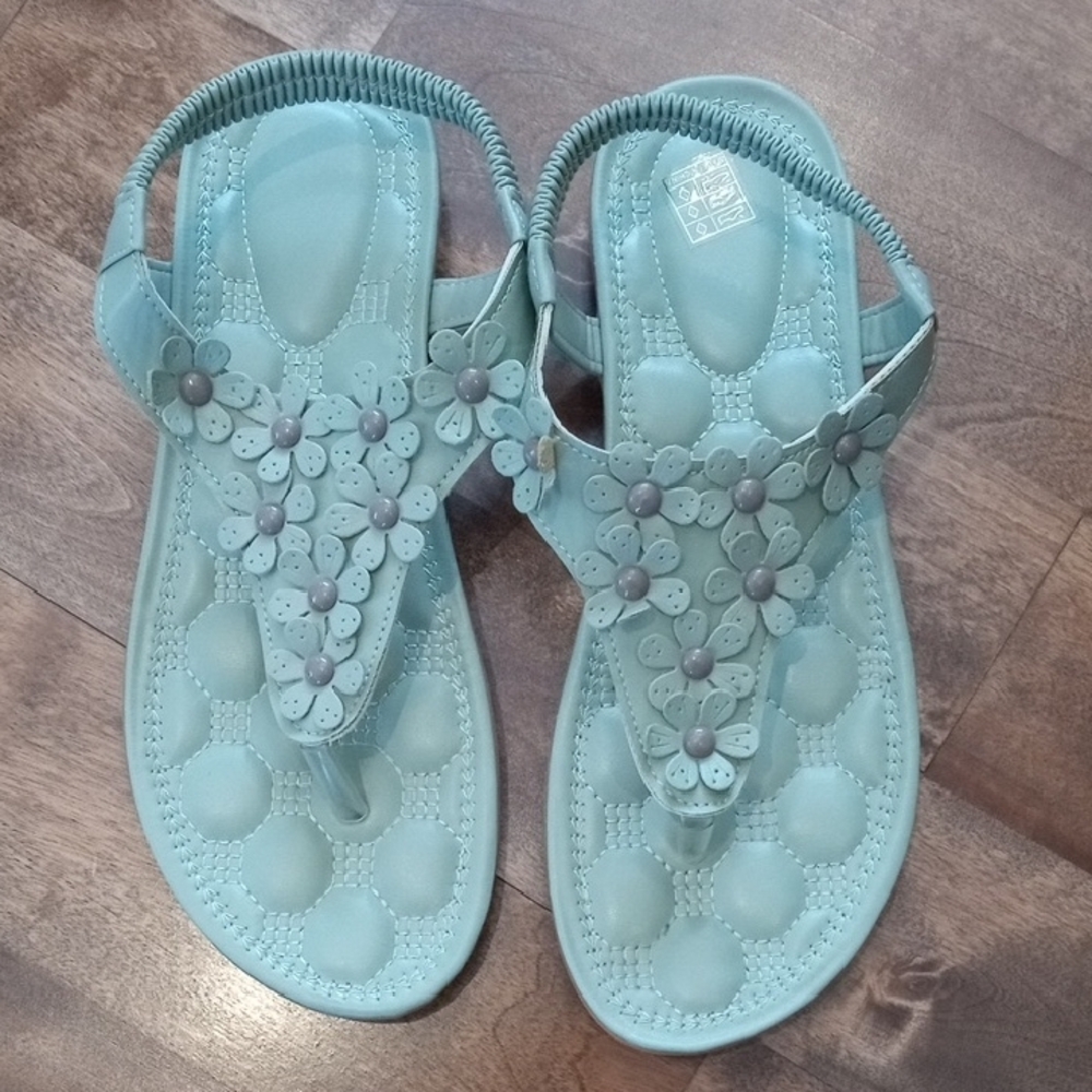 Lot of 4 Women's Casual Sandals - Picture 2 of 16